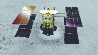 Японски кораб успешно кацна на бързо движещ се астероид на