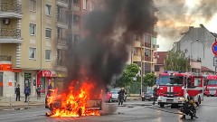 Кола избухна в пламъци насред столичен булевард