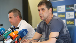 Наставникът на Левски Петър Хубчев говори пред медиите след