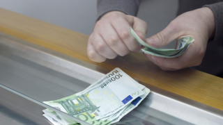 Банките в страната продължават да повишават повечето от таксите които