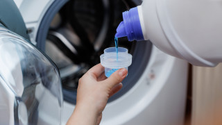 Пускането на пералня е от онези домашни задължения които правим