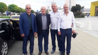 Президентът на Международната федерация по волейбол Ари Граса пристигна във