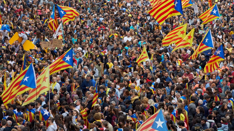 Избягвайте пътуване до Каталуния заради протести, съветва Външно