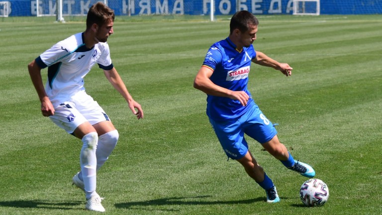 Левски и Левски (Лом) играят при резултат 1:1 на едно