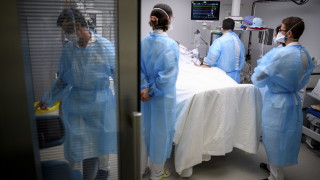 САЩ въвеждат по-кратки срокове за карантината на здравните работници