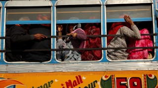 Най малко шестима души са загинали а други 35 са били