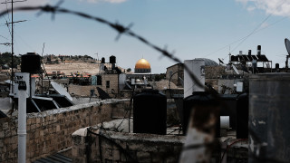 Сблъсъци между израелски полицаи и палестинци на Храмови хълм в Йерусалим
