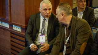 Христо Стоичков отдаде почит на папа Франциск който по рано през