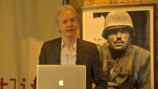 Асандж: Нужни са 7 г. за изучаване архива на "Уикилийкс"
