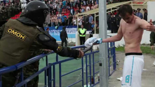 СНИМКА: Руски полицай пусна ток на сръбски национал