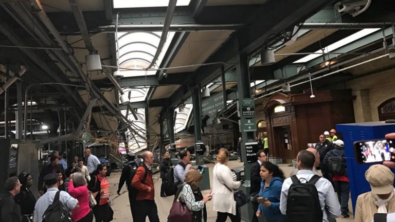 42-ма души са били ранени при влакова катастрофа в източния
