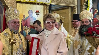 Бабикян и Хаджигенов се възмутиха от почетния плакет за Митрофанова
