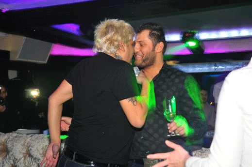 Азис залюби жиголо