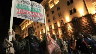 Протестът "блокира" Десислава Ахладова в БНТ
