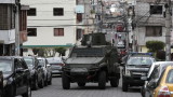  Военни и полиция работят за освобождение на взетите за заложници надзиратели в Еквадор 