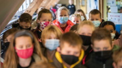 Нидерландия отваря училищата въпреки многото новозаразени