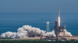  За първи път SpaceX изстреля рециклирана ракета и транспортен съд към МКС 