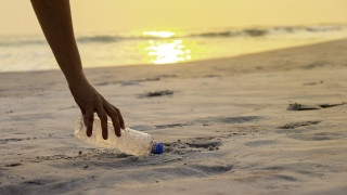 Замърсяването на океаните с пластмаса е сериозен проблем не само