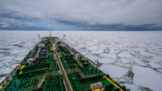 Руски танкер е пътувал през северния морски маршрут с рекордна
