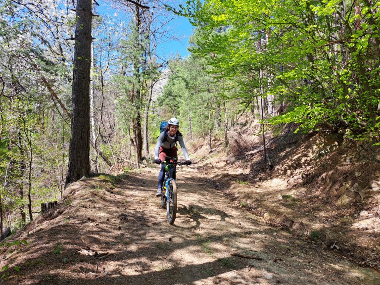 Прекосяване на Южна България с колела - към с. Любино