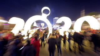 Светът посрещна с бляскави тържества новата 2020 година с която