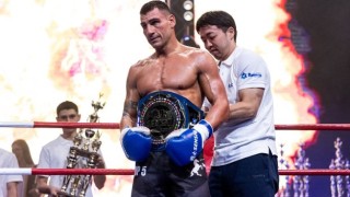 Почитателите на бойните спортове са в трепетно очакване понеже остават