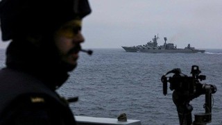 Фрегата на военноморските сили ВМС на Великобритания е съпроводила руския