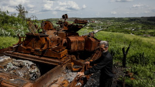 Мощни експлозии разтърсиха южната част на окупирания Луганск като облаци