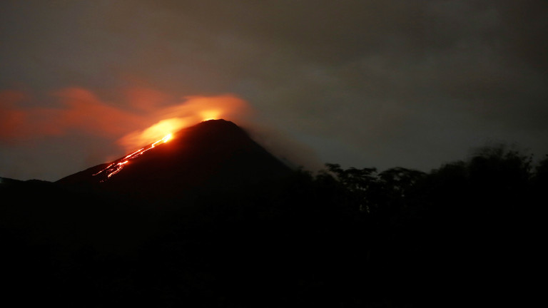 Десетки са загинали и ранени след изригването на вулкана Фуего