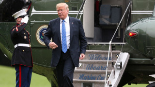 Тръмп хока слабите политици заради митата