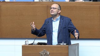 Депутатите приеха на бързо правилата за избор на член на