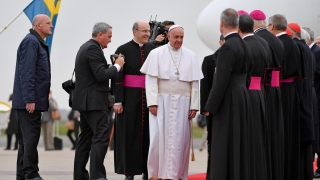 Папата с историческа визита в Швеция
