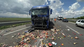 Катастрофа между два камиона и лек автомобил на Северната скоростна