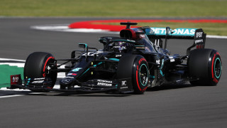 Световният шампион във Формула 1 Люис Хамилтън ще потегли пръв