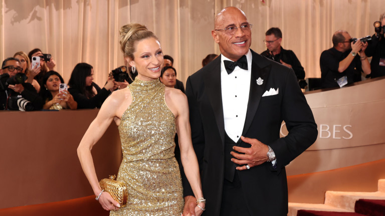 "Тайно бебе": как съпругата на Дуейн Джонсън опроверга слуховете за бременност