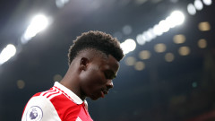 Арсенал предлага нов договор на Букайо Сака