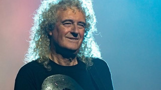 Китаристът на рокгрупата Queen Браян Мей съобщи че е получил