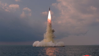 Северна Корея изстреля интерконинентална ракета и тя падна в морето