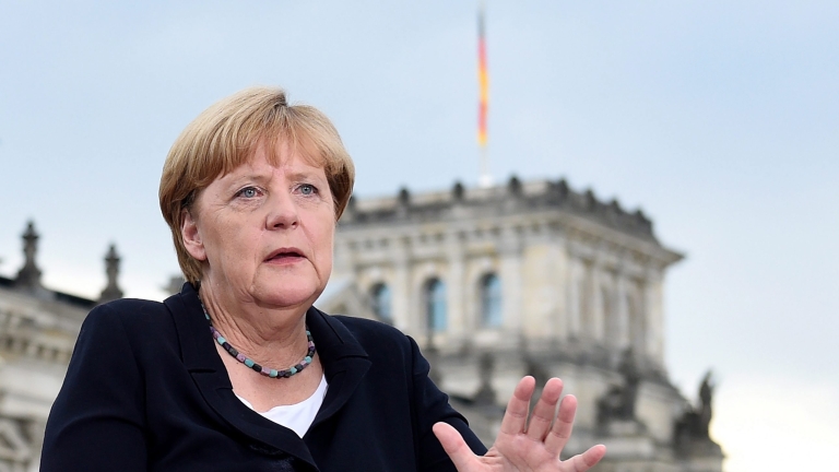 Меркел иска бързо интегриране на бежанците на трудовия пазар 