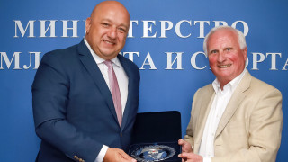 Министър Кралев се срещна с ръководството на Европейската федерация по конен спорт