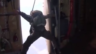 Тренировка на турските парашутисти