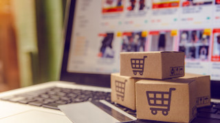 Близо 40 от сайтовете за онлайн пазаруване разчитат на манипулативни
