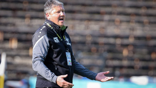 Треньорът на Хебър Любослав Пенев има големи проблеми