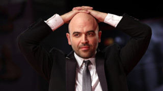 Италианският разследващ журналист Роберто Савиано е изправен пред съдебен процес