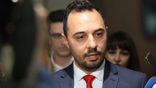 В момента се орязват социални плащания майчински Минималната работна заплата