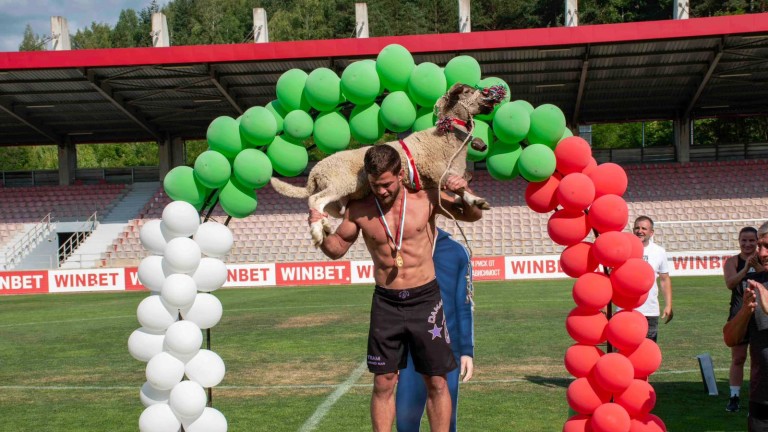 Етрополе събра редица шампиони за култовите народни борби