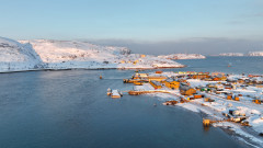 Северно сияние, китове... сенчест флот: Русия заобикаля санкциите с помощта на арктически курорт
