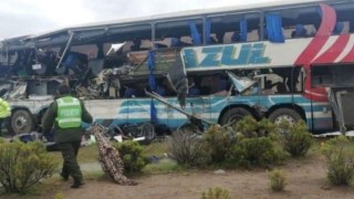 37 загинали след сблъсък на два автобуса в Боливия