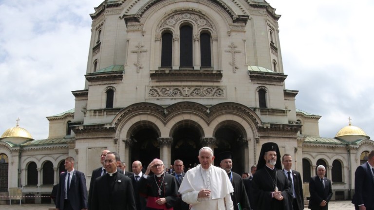 20 млн. души следят на живо Света литургия на папата