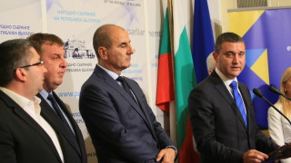 Властта отговори на Радев: Правителство не се уволнява с интервю